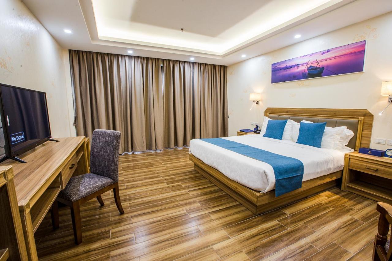 Costa Palawan Resort Puerto Princesa Buitenkant foto