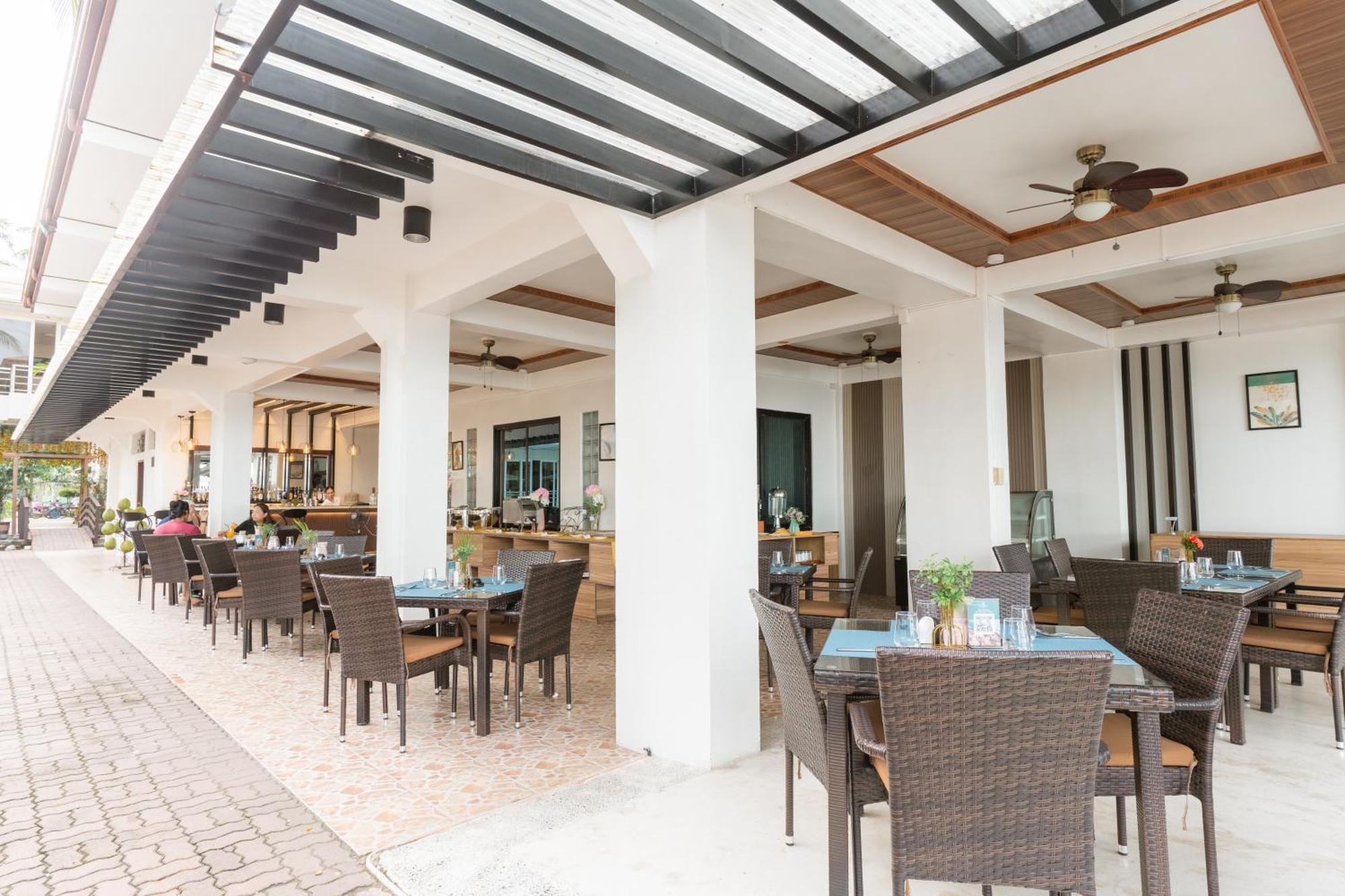 Costa Palawan Resort Puerto Princesa Buitenkant foto