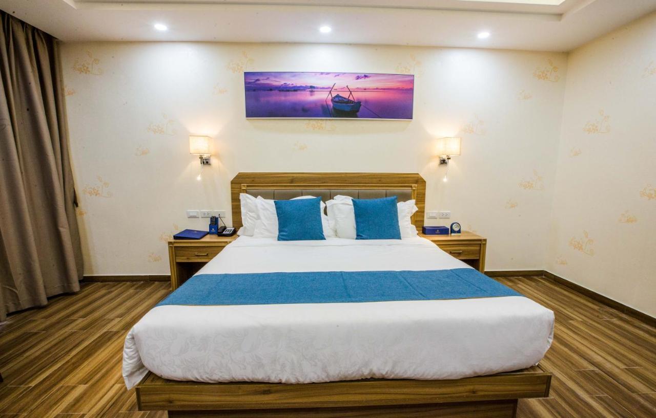 Costa Palawan Resort Puerto Princesa Buitenkant foto